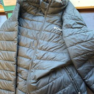 Almost new lately used Columbia jacket, men large.